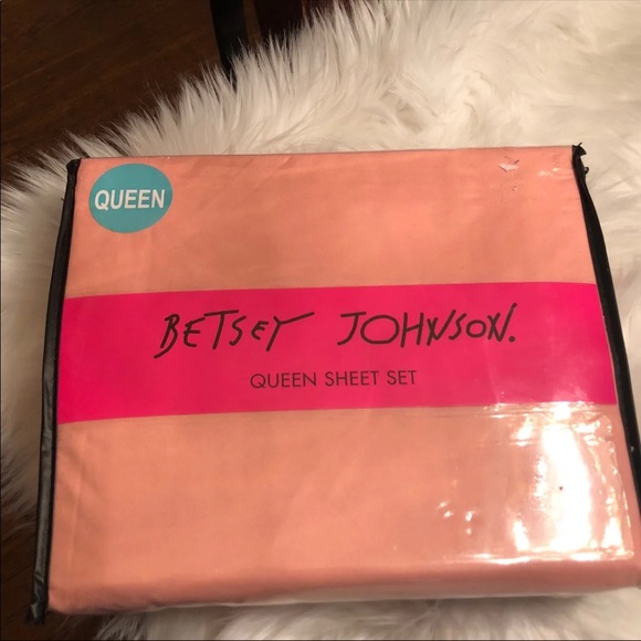 Betsey Johnson Other - BETSEY JOHNSON SOLID QUEEN SHEETS SET Betsey Johnson Other - BETSEY JOHNSON SOLID QUEEN SHEETS SET